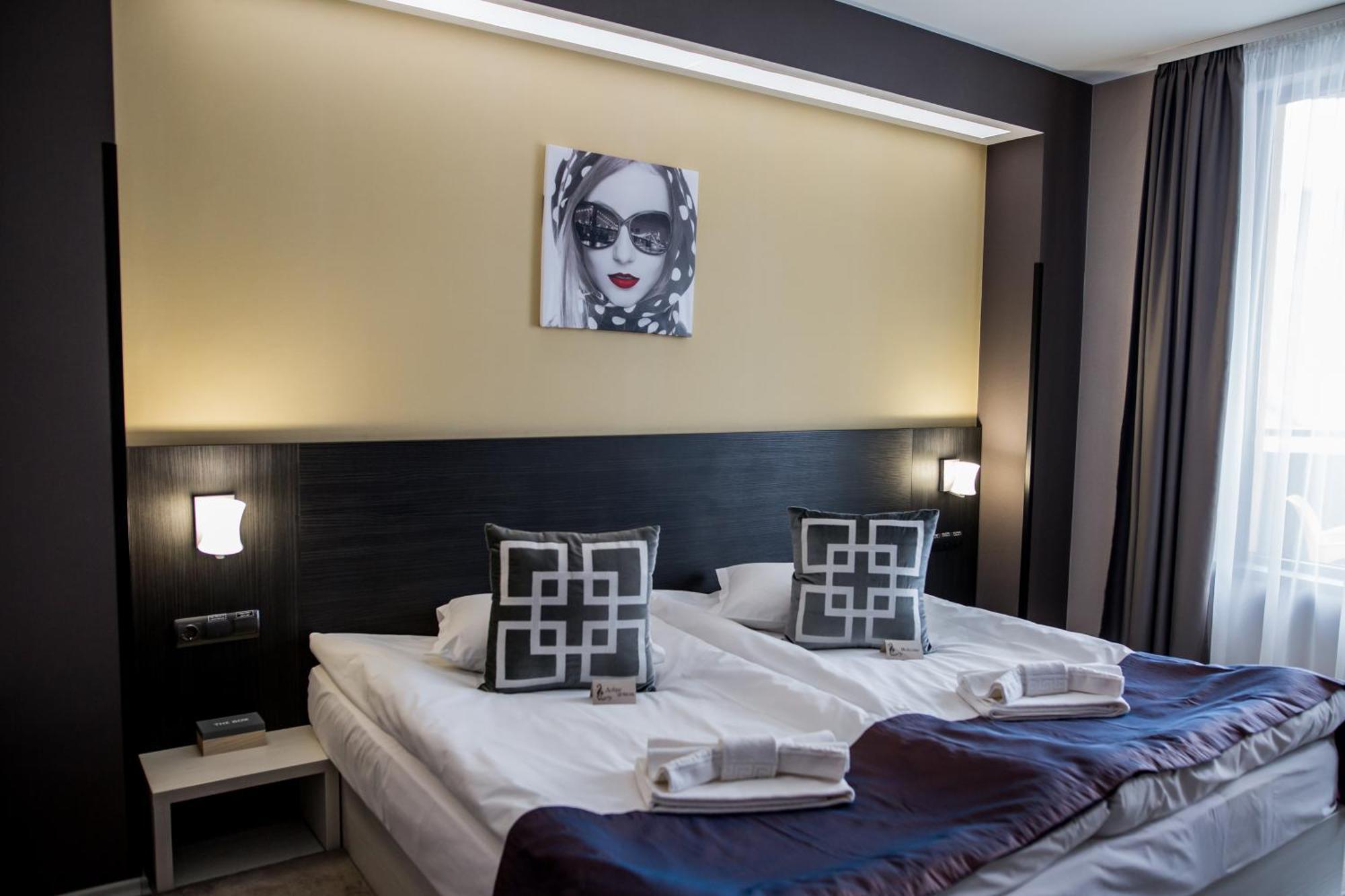 טרגובישטה Hotel Idol מראה חיצוני תמונה